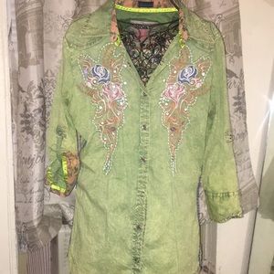 Hey Cowgirl! 🐴 looking for a “Roar” shirt!?